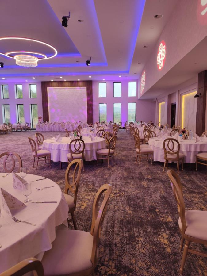 Glorius Hotel Велес Екстер'єр фото
